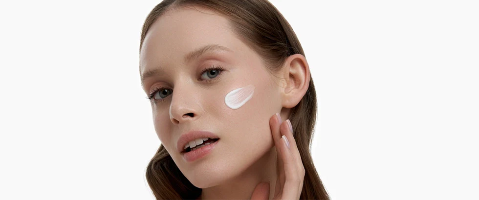 Makeup base for oily skin